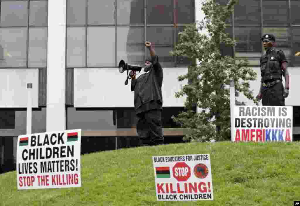 Manifestación contra el racismo, la injusticia y la supremacía blanca, en Perk Park, antes de la Convención Nacional Republicana en Cleveland.