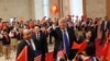 Thủ tướng Phúc: ‘Bọn phản động, lưu vong rã rời chân tay’ khi TT Trump giơ cao cờ VN