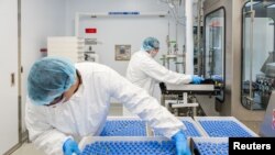 美國吉利德科學公司3月18日在加利福尼亞州加速生產瑞德西韋抗疫藥劑。