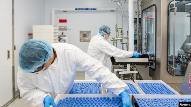美国吉利德科学公司3月18日在加利福尼亚州加速生产瑞德西韦抗疫药剂。