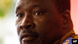 Le lieutenant-colonel Isaac Yacouba Zida a rétabli la Constitution qu'il avait suspendu aprés le départ de Blaise Compaoré du pouvoir