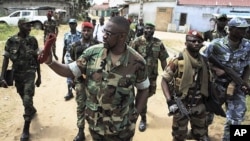 Ibrahim Coulibaly (C), head of the 'Invisible Commandos', walks with his troops through the Abobo neighbourhood of Ivory Coast's main city Abidjan, April 19, 2011