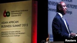 တောင်အာဖရိကနိုင်ငံ ဒုတိယသမ္မတ Matamela Cyril Ramaphosa က အာရှ-အာဖရိက စီးပွားရေးကဏ္ဍညီလာခံအတွင်း မိန့်ခွန်းပြောကြားစဉ်။