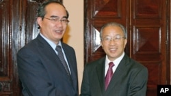 Vietnam's Deputy Prime Minister Nguyen Thien Nhan (L) poses with China's State Councilor Dai Bingguo - days after China dispatched a fishing enforcement ship to the disputed Paracel Islands in a move raising tension with rival claimant Vietnam - at the Go