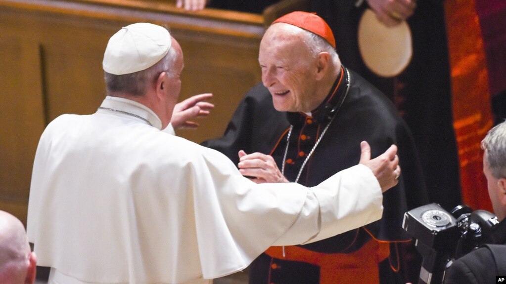El papa Francisco ordenÃ³ la suspensiÃ³n del prelado Thedore McCarrick del ejercicio de cualquier ministerio pÃºblico.