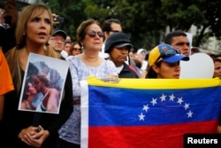 Supporters of former Miss Venezuela Monica Spear take part in a demonstration against violence in Caracas, Jan. 8, 2014.