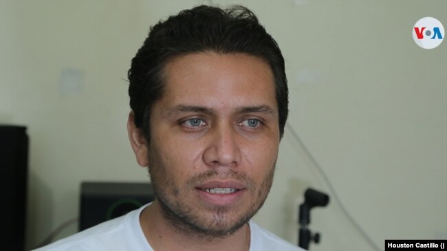 El periodista nicaragüense Cristhoper Mendoza, de la organización PCIN. Foto Houston Castillo, VOA.