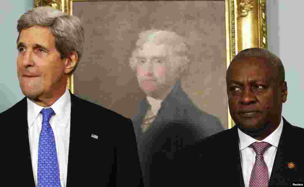 U.S. Secretary of State John Kerry (left) and Ghana President John Dramani Mahama attend the Ghana Compact Signing Ceremony at the State Department, in Washington, DC, Aug. 5, 2014.