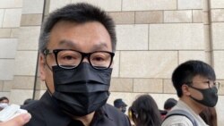 童裝品牌Chickeeduck CEO周小龍表示，在西九法院大樓外排隊是一種表態，他相信人潮代表6成香港人的聲音 (攝影：美國之音湯惠芸)