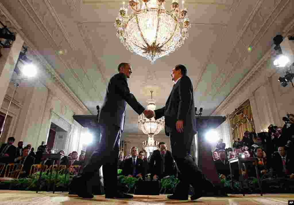 January 19: U.S. President Barack Obama (L) shakes hands with Chinese President Hu Jintao after a joint news conference in the East Room at the White House. (Reuters/Jim Young)