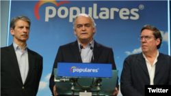 Los europarlamentarios Esteban González Pons, Esther de Lange, José Salafranca y Gabriel Mato fueron inicialmente retenidos en el aeropuerto de capital venezolana, antes de ser expulsados el domingo 17 de febrero de 2019.