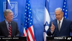 이스라엘을 방문한 졸 볼튼 백악관 국가안보보좌관이 20일 예루살렘 총리 관저에서 베냐민 네타냐후 이스라엘 총리와 회담했다.