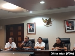 Kepala Staf Kepresidenan Moeldoko bersama perwakilan relawan Jokowi-Ma'ruf di Kantor KSP. (Foto: VOA/Ghita Intan)