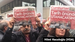 تظاهرات در مقابل دفتر روزنامه «جمهوریت» در استانبول و در اعتراض به دستگیری مدیر این روزنامه
