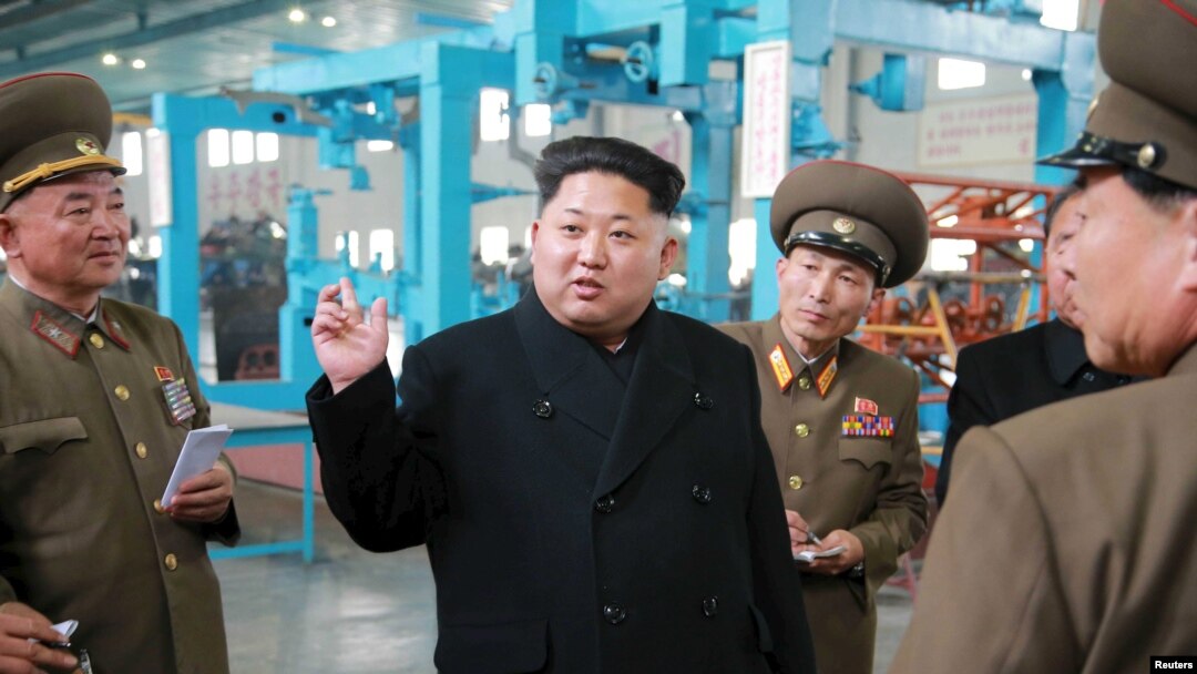 El líder norcoreano Kim Jon Un defiende su programa de armas nucleares y de misiles diciendo que su país lo necesita ante una posible invasión de EE.UU. y sus aliados asiáticos.