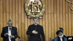 Afghan President Hamid Karzai (C) shows respect to members of the new parliament after giving an oath in Kabul, Jan 26, 2011