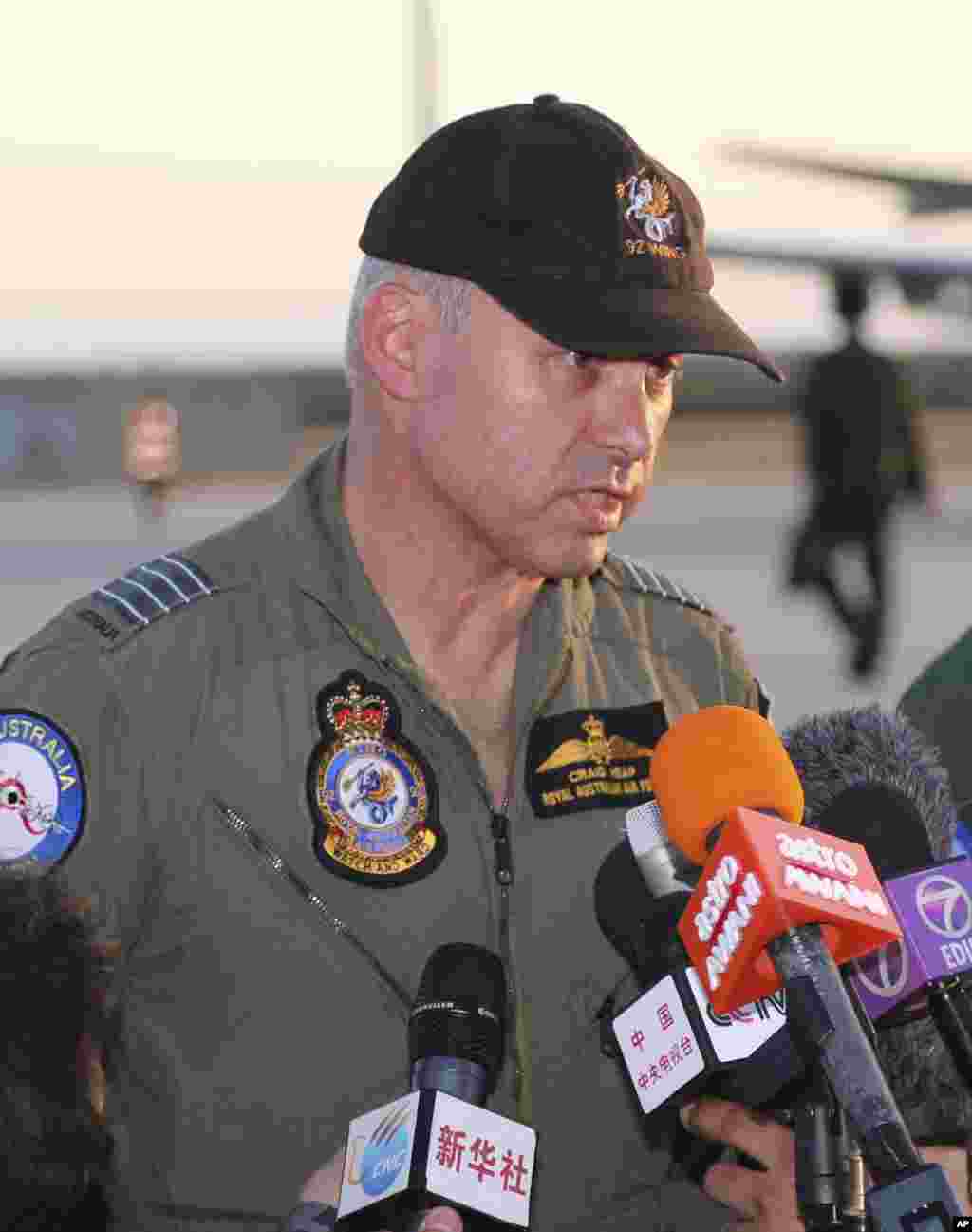 Royal Australian Air Force commander Craig Heap speaks to the media after Japan Maritime Self-Defense Force&#39;s P-3C Orion arrived to help with search operations for the missing Malaysia Airlines plane, at Pearce Base in Perth, Australia, March 23, 2014.