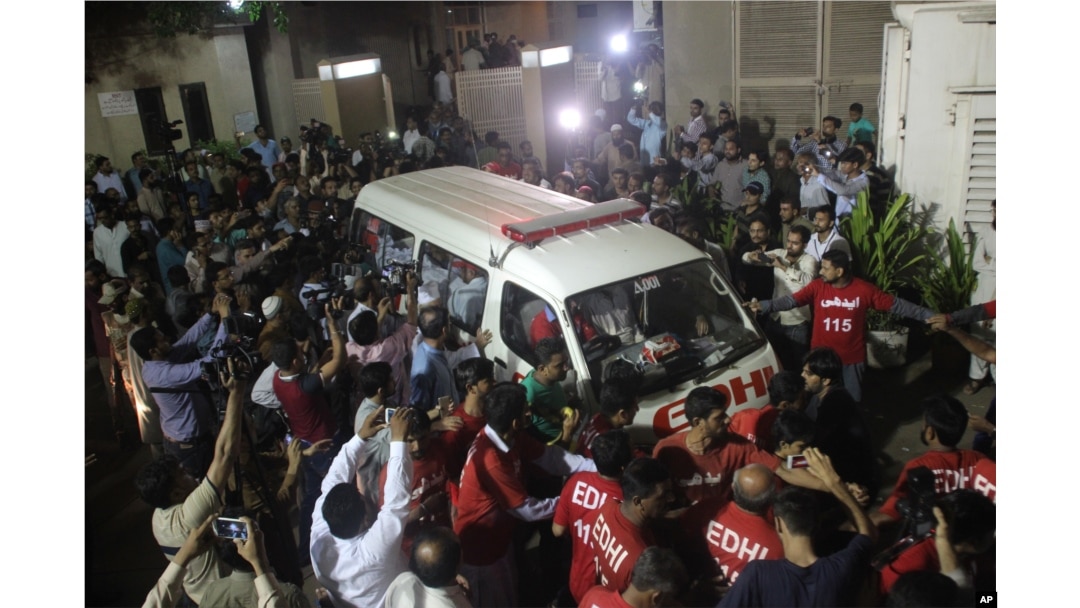 Volunteers of the Edhi Foundation escort the body of Pakistan's renowned social worker Abdul Sattar Edhi in an ambulance in Karachi, Pakistan, July 8, 2016.