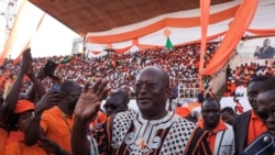 Les Burkinabè votent dimanche pour les legislatives et la présidentielle