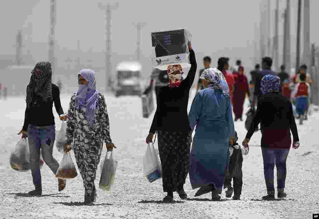 اقوام متحدہ نے کہا ہے کہ شام میں جاری تنازع کے باعث نقل مکانی کرنے والوں کی تعداد 40 لاکھ سے تجاوز کر گئی ہے۔