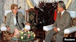 Ngoại trưởng Hoa Kỳ Madeleine Albright hội kiến Tổng Bí Thư Đỗ Mười tháng 6/1997 tại Dinh Độc lập ở Tp. Hồ Chí Minh.