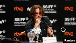 Aktor dan Produser Film, Johnny Depp dalam konferensi pers film dokumenter "Crock Of Gold: A few rounds with Shane Macgowan" di San Sebastian Film Festival, Spanyol, 20 September 2020. (REUTERS/Vincent West)