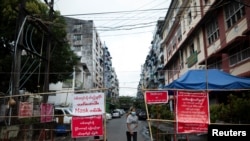 Zatvorena ulica u Jangonu u Mjanmaru usled izbijanja zaraze koronavirusom, 1. oktobra 2020. (Foto: Reuters/Shwe Paw Mya Tin)