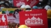 ဖေဖော်ဝါရီ ၂၈ ရက်နေ့က မန္တလေးမြို့ဆန္ဒပြပွဲအတွင်း ဆန္ဒပြသူများ ကိုင်ဆောင်ထားတဲ့ ပို့စ်စတာများ။ (၂၈ ဖေဖော်ဝါရီ၊ ၂၀၂၁)