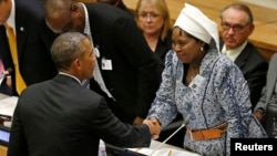 U.S. President Barack Obama shakes hands with Chairperson of the African Union Commission Nkosazana Dlamini Zuma. (File)