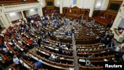 Lawmakers attend a session at the Ukrainian parliament in Kyiv, Ukraine June 7, 2018. 