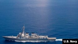 Chiến hạm USS Lassen trang bị tên lửa dẫn đường hoạt động trong vùng biển quốc tế ở Biển Đông.