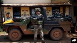 Un soldat français dans Bangui, le 7 décembre 2013