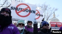 Federal air traffic controller union members protest the partial U.S. federal government shutdown in a rally at the U.S. Capitol in Washington, U.S. Jan. 10, 2019. 