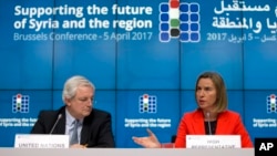 European Union foreign policy chief Federica Mogherini, right, and U.N. Office for the Coordination of Humanitarian Affairs Greg O'Brien, left, address a media conference at an EU Syria conference at the Europa building in Brussels, Belgium, April 5, 2017.