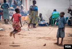 Congolese refugees jump rope at the Kagoma reception center in Kyangwali district Western Uganda. ( H. Athumani for VOA)