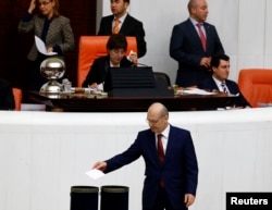 Erdoğan Bayraktar'la ilgili oylama devam ediyor.