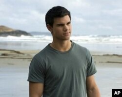 Taylor Lautner in scene from The Twilight Saga: New Moon