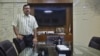 Doanh nhân Ấn Độ Pankaj Bansal chụp hình bên trong văn phòng của ông ở New Delhi, Ấn Độ hôm 8/7/2015.