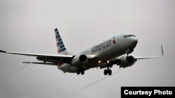 FILE - An American Airlines aircraft is preparing to land at Reagan National airport near Washington, DC. (Photo: Diaa Bekheet)