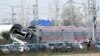 Kereta penumpang berkecepatan tinggi dari Milan menuju Bologna, tergelincir di dekat Lodi, Italia, menewaskan dua orang, 6 Februari 2020.