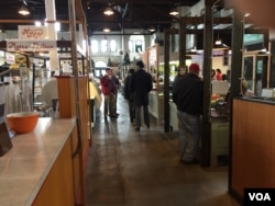 A market in downtown York, Pennsylvania. (M. McKiterrick/VOA)