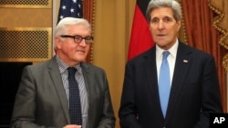 Kerry se reunió con el ministro de Relaciones Exteriores alemán, Frank-Walter Steinmeier, quien calificó como "las horas de la verdad" el tiempo que queda hasta la medianoche del lunes.