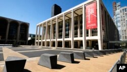 Le David Geffen Hall au Lincoln Center où se produit le philharmonique de New York fermé pour cause de pandémie le 12 mai 2020.