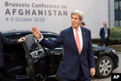 U.S. Secretary of State John Kerry arrives for a Conference on Afghanistan in Brussels, Oct. 5, 2016. The two-day conference, hosted by the EU, will have the participation of over 70 countries to discuss the current situation in Afghanistan.