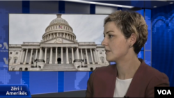 Ardita Sinani gjatë një interviste me Zërin e Amerikës – arkiv
