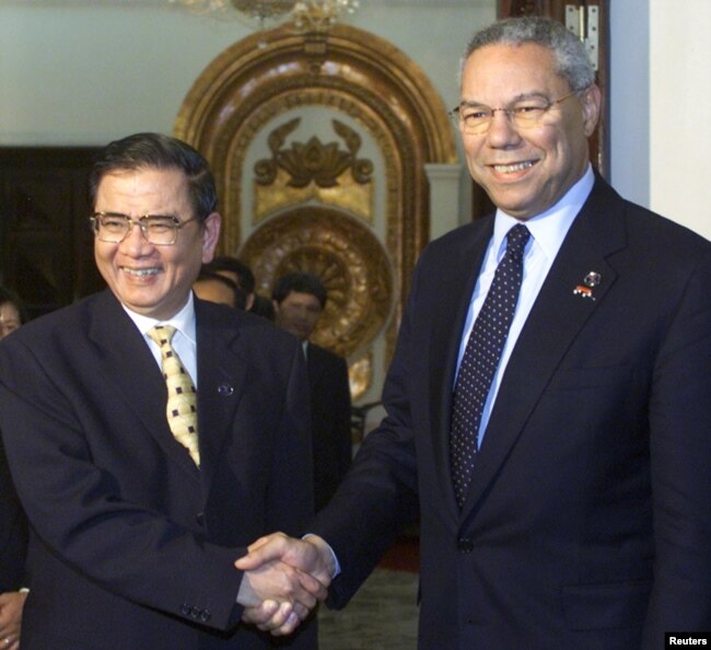 Bộ trưởng Ngoại giao Việt Nam Nguyễn Dy Niên và Ngoại trưởng Mỹ Colin Powell.