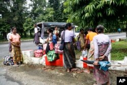 ရခိုင်ပြည်နယ် စစ်တွေမြို့မှာ တွေ့ရတဲ့ ရခိုင်စစ်ရှောင် ဒုက္ခသည်တချို့။ (ဇွန် ၂၉၊ ၂၀၂၀)
