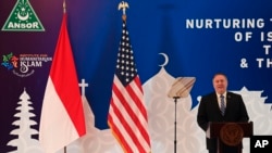 امریکی وزیرِ خارجہ مائیک پومپیو جکارتہ میں ایک مذہبی تنظیم کے اجتماع سے خطاب کر رہے ہیں۔ (فائل فوٹو)