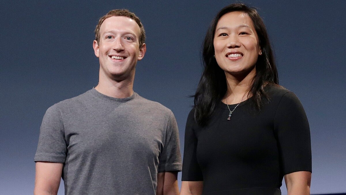 Mark Zuckerberg, Wife Visit Massachusetts High School