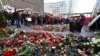 ادای احترام مردم به قربانیان حمله تروریستی ۱۹ دسامبر ۲۰۱۶ به یک بازارچه کریسمس در شهر برلین آلمان